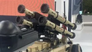 الكلب الآلي في الجناح الصيني بإيديكس 2025 يعزز سرعة التفاعل والدعم العسكري للمعدة القتالية